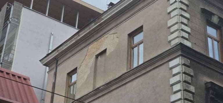 Sarajevo: Jedna osoba povrijeđena u obrušavanju fasade na zgradi kod pijace Markale