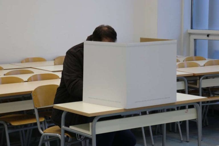 DRŽAVA SLUČAJ: Ima li spasa u izborima?