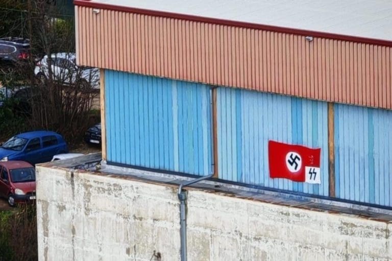 U Rijeci osvanula zastava Trećeg Reicha i znak SS-a