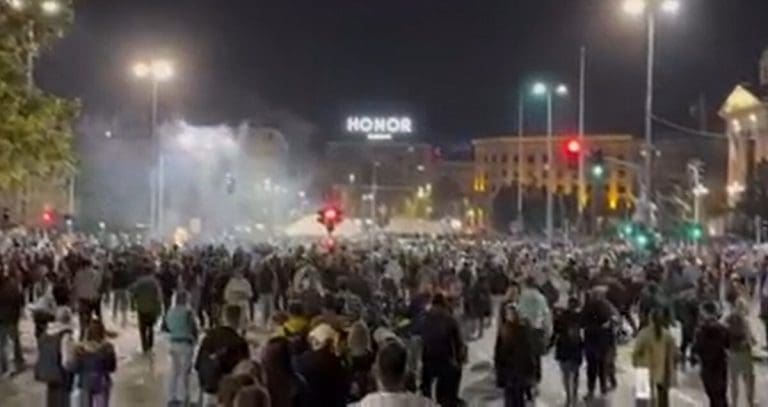 Studenti večeras širom zemlje organizuju proteste nakon brutalnog nasilja SNS-ovih pristalica