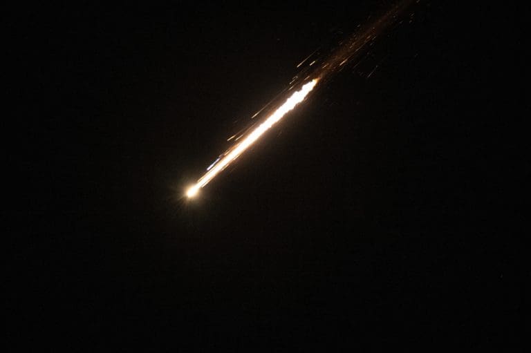 Nebo nad Izraelom gori: Iran ispalio balističke rakete s kasetnim bombama, odjekuju jezive eksplozije (VIDEO)