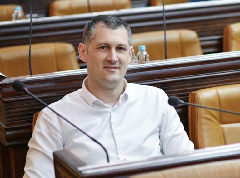 „Jesam ja, ja sam vlasnik!” Odbornik predložio, Skupština usvojila: Stanić inicirao izmjene za sopstvenu parcelu