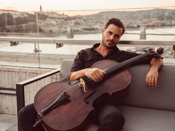 Stjepanu Hauseru otkazan koncert zbog snimka na Instagramu? Sporan video na kojem svira “Kaljinku” (Video)