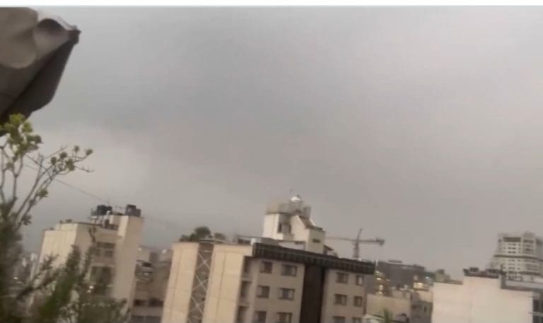 Teheran: Pada crna kiša
