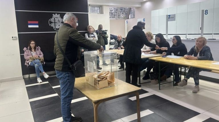 Brojni incidenti tokom izbora: Evo šta je sve zapazila “Crta” u Srbiji