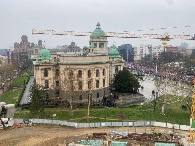 EU razmatra zamrzavanje 1,5 milijardi eura pomoći Srbiji zbog bliskih veza s Moskvom