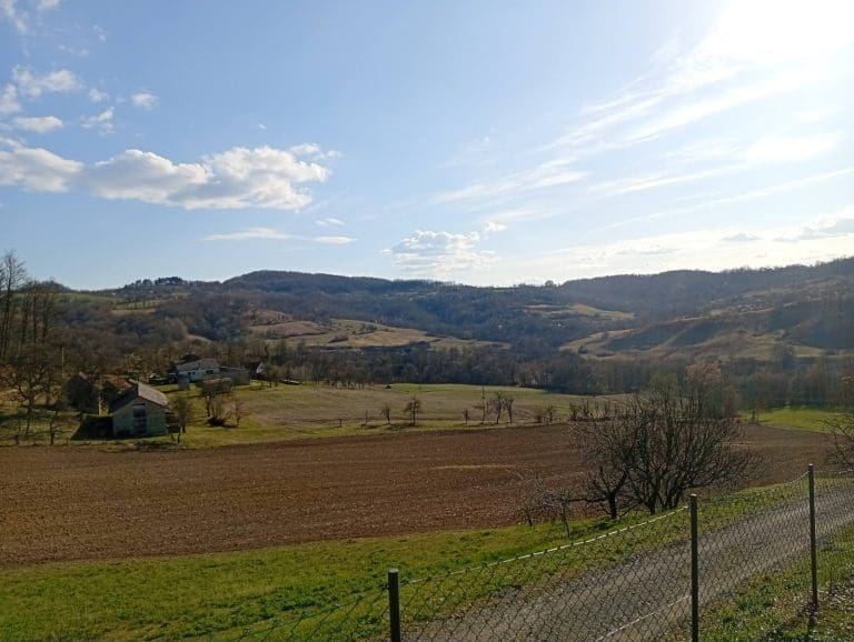 Centar za životnu sredinu (Centar) podnio je tužbu protiv odluke Vlade Republike Srpske (Vlada) kojom se dodjeljuje koncesija za istraživanje uglja na ležištu “Devetaci” kod Novog Grada.