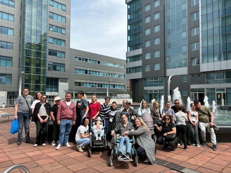Protestna šetnja roditelja djece sa poteškoćama u razvoju u Banjaluci: Tražimo da nas saslušaju prije donošenja Zakona (FOTO)