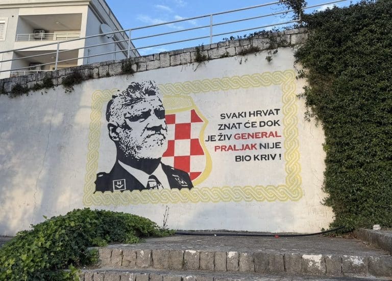 Zabrane na papiru, murali na zidovima: Veličanje ratnih zločinaca i dalje prisutno u BiH