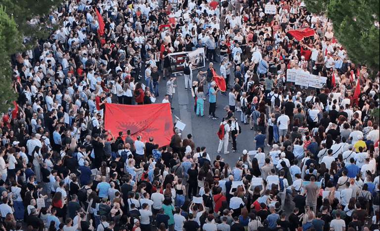 Sve veći protesti u Albaniji zbog turističkog projekta povezanog s Trampovim zetom