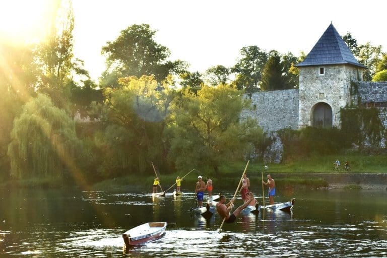 Pokrenut radio KASTEL koji promoviše isključivo banjalučku muzičku scenu