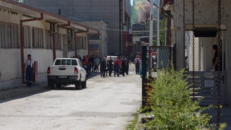 Radnici RiTE Ugljevik održali štrajk upozorenja: Traže hitno rješavanje problema koji prijete opstanku preduzeća