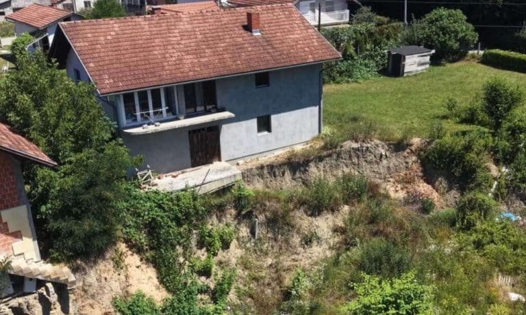 Klizišta prijete kućama u Česmi: Naša bezbjednost ne smije biti manje važna od ukrasnih fontana
