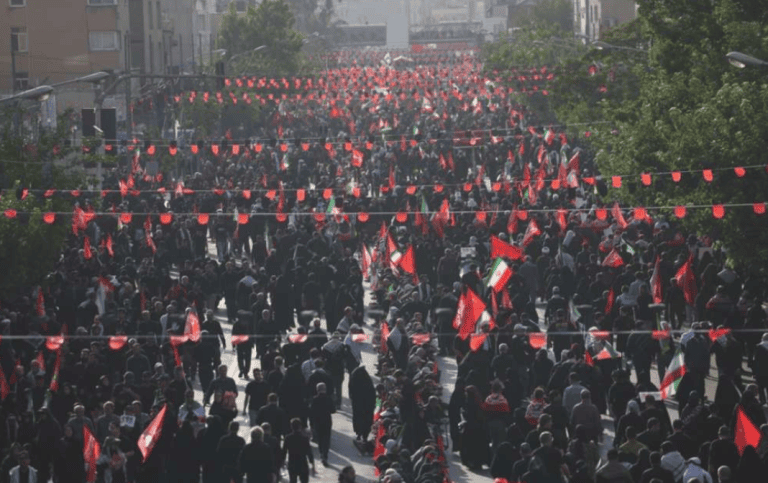 U Teheranu počela pogrebna povorka za ajatolaha Khameneija