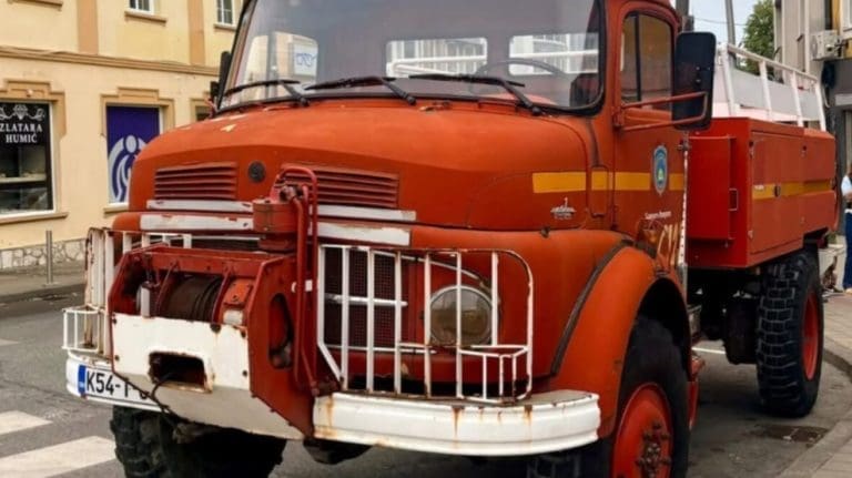 “Muzejski eksponati i dalje gase požare”: U više od 80 odsto gradova BiH vatrogasci i dalje koriste kamione stare više od 50 godina