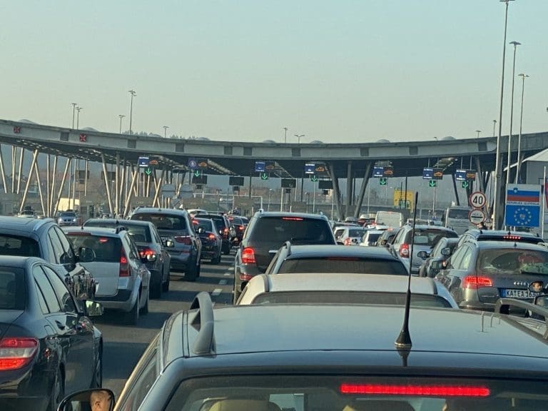 Evo šta će se desiti ako stanete u pogrešnu kolonu na granici
