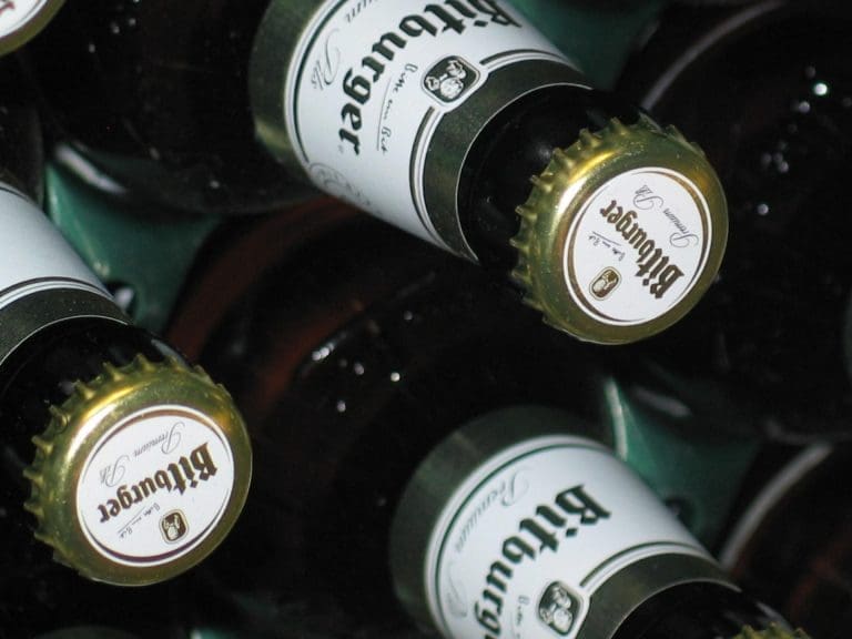 Makarska prva u Hrvatskoj uvela zabranu prodaje alkohola u trgovinama nakon 21 čas, slijede još dva grada