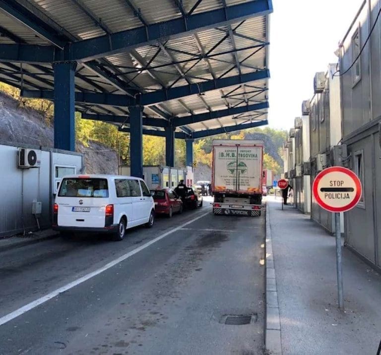 Mještani zapadne Vojvodine blokirali cestu zbog problema na hrvatskoj granici