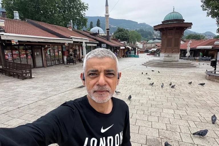 Gradonačelnik Londona objavio selfi sa Baščaršije: “Ranojutarnje trčanje prelijepim Sarajevom je najbolji reset”